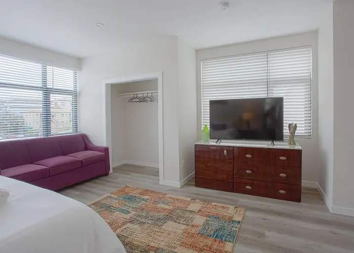 Comfy Studio With Cali King Size Mattress