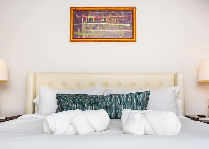 Comfy Studio With Cali King Size Mattress