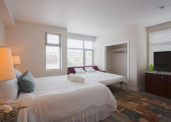 Comfy Studio With Cali King Size Mattress