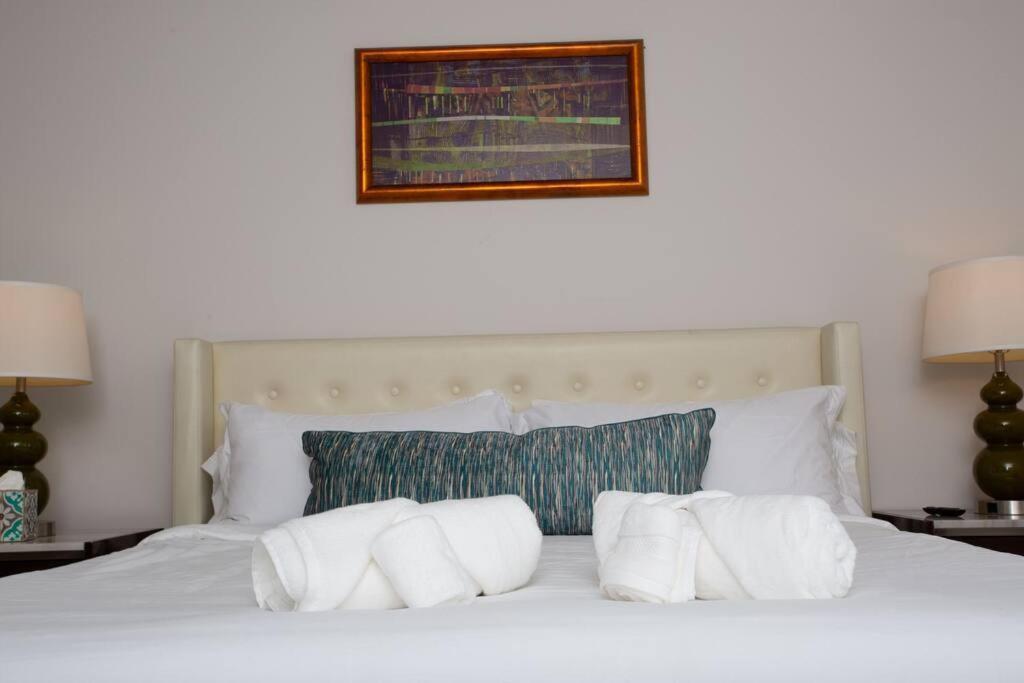 Comfy With Cali King Size Mattress Appartement